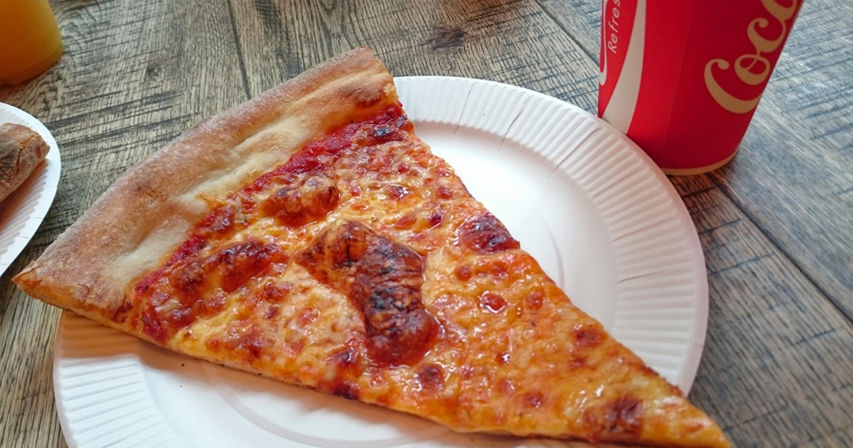 ガサツさが最高に格好良かった！『ドゥ・ザ・ライト・シング』のひと切れのピザ | 食べログマガジン