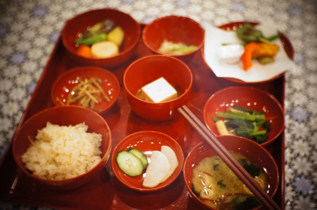 これぞ非日常 精進料理の基礎を築いた曹洞宗の大本山で 写経と精進料理を味わう 後編 食べログマガジン