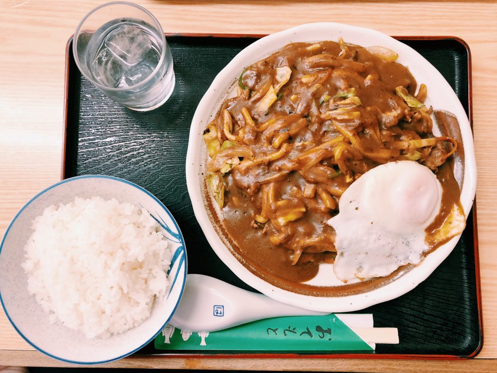 定食のススメ 究極のダブル炭水化物 さつきの カレー焼うどん 定食で二毛食 食べログマガジン