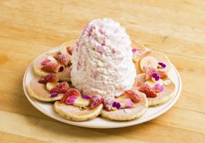 桜のふわふわクリームがたっぷり♪あのハワイ発パンケーキ店から期間限定メニューが登場の画像