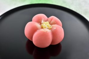 特別な日のサプライズプレゼントにも。伝統と革新に触れる、京都「老松」の和菓子の画像