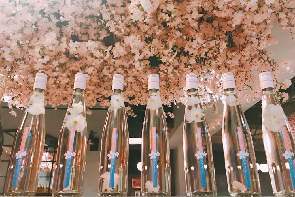 桜色の限定メニューも！ 2,500本の桜の下でお花見気分を満喫の画像