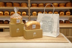 看板アイテムは“大仏さまの福みみ”！ 鎌倉に誕生の食パン専門店の画像