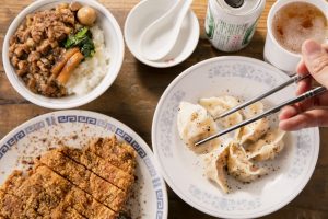 〈サク呑み酒場〉SNSで人気！ モチモチの餃子が旨い台湾料理店の画像