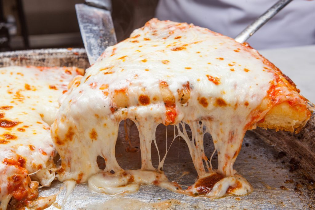 チーズたっぷりピッツァが食べ飲み放題で2,200円！ 破格のイベントを開催中の画像