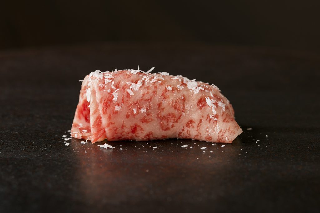 18部位30貫の“肉寿司”を食べ比べ！ 銀座に牛肉寿司店がオープンの画像