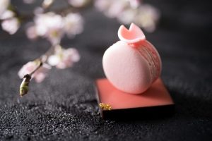 今週のスイーツ 桜 いちごのアフタヌーンティーや 羽田空港限定のチーズケーキも 最新スイーツ4選 食べログマガジン