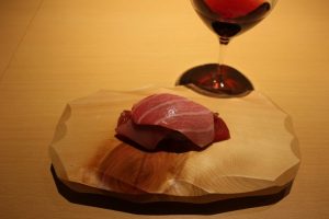もうハードルが高いなんて言わせない！ おまかせコース4,000円〜、ワインと楽しむ“ネオ寿司酒場”の画像