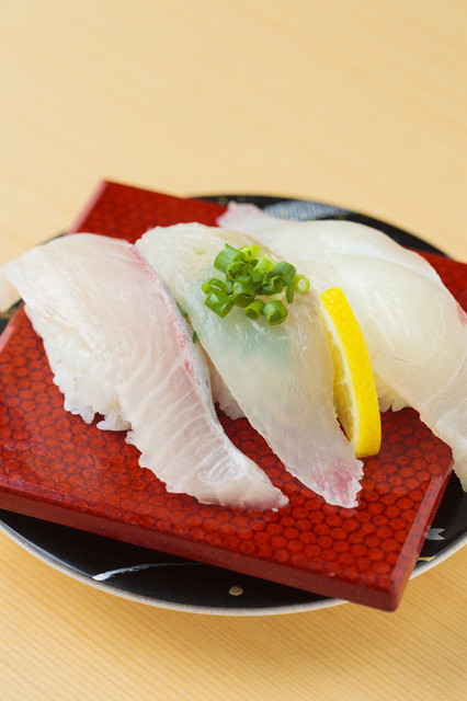 3種類の寿司ダネを一貫ずつ味わえる三点盛り
