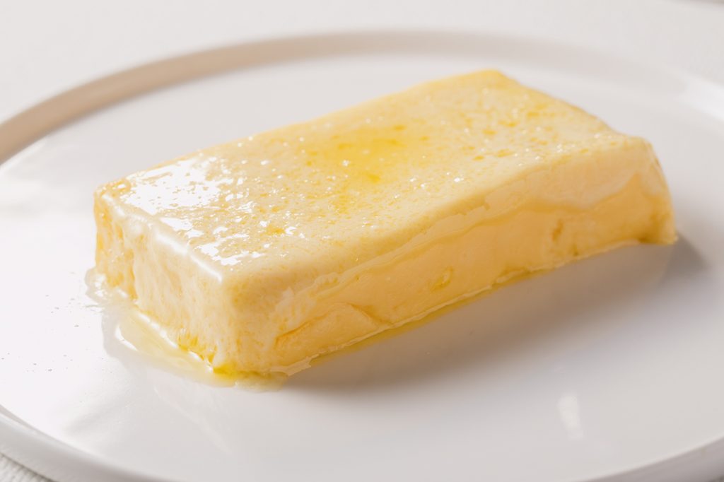 「アントルコート」のデザート「温かいチーズケーキ」
