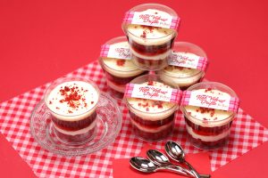 人気のカップケーキをイギリスの伝統スイーツにアレンジ！ 「ベラズカップケーキ」の新商品が誕生の画像
