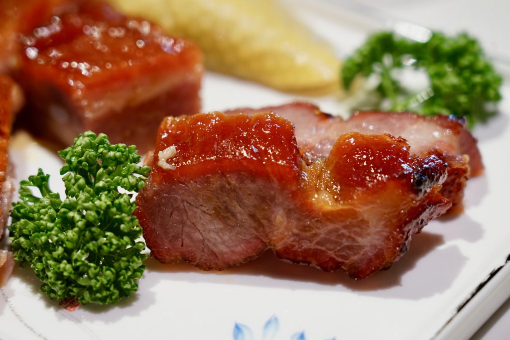 ジューシーな肉の旨さにやみつき！ 銀座で香港のソウルフード“焼味”を味わうの画像