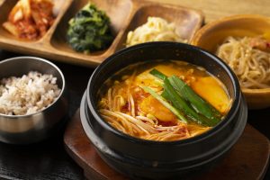 振ってから食べる「シャカシャカ弁当」って？ 池袋に韓国料理のデリがニューオープンの画像