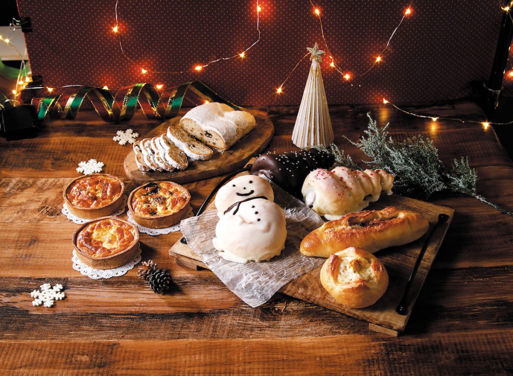 可愛い雪だるまにツリーのパンも。お家クリスマスが華やぐフェアが開催の画像