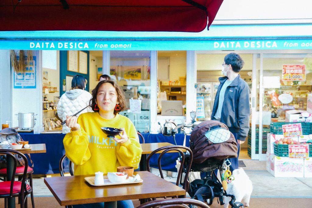 農大キャンパス内にある代田のカフェ「CAFE HELLO」。地域を巻き込んだ朝市とは？の画像