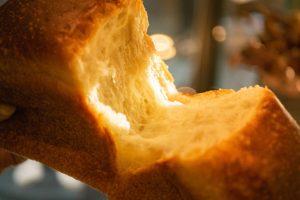 〈食べログ3.5以下のうまい店〉地元民の熱望で誕生したベーカリー＆スイーツの店。一番人気の食パンとは？の画像