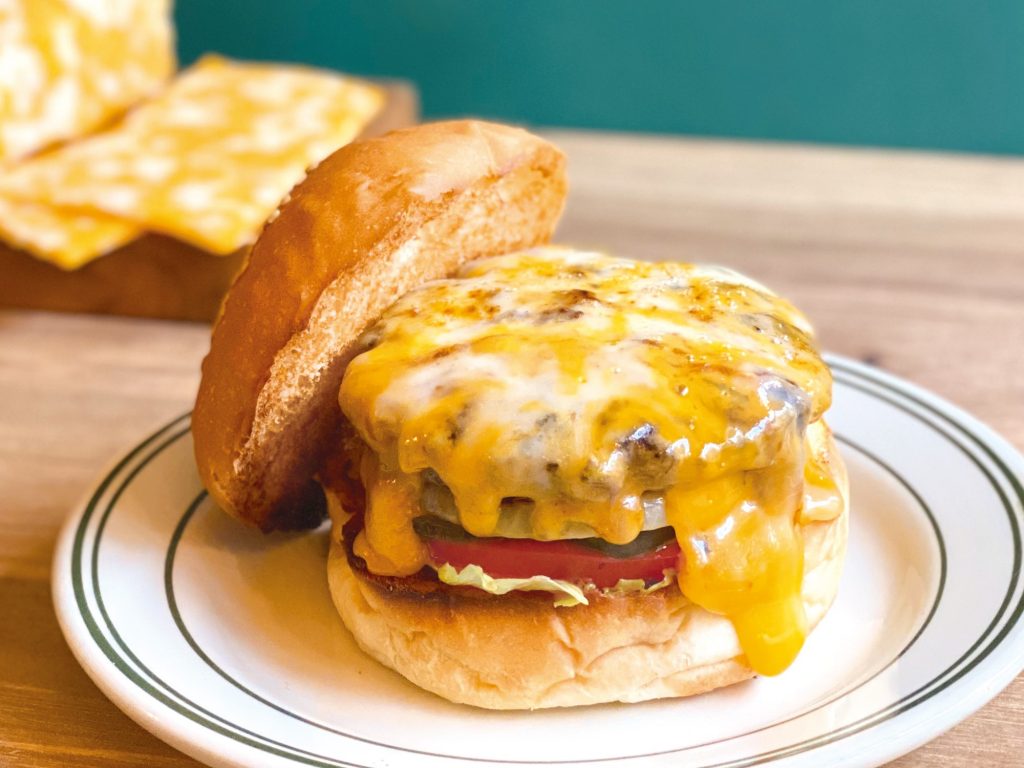 2種のチーズがとろ〜り！ 「ジューザバーガー」から限定ハンバーガーが登場の画像