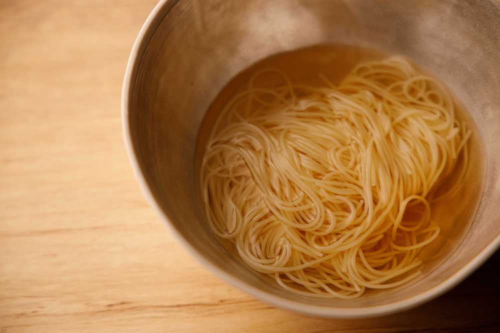 スープに使うのは、鰯と水だけ。“素材らしさ”を突き詰めた料理とはの画像
