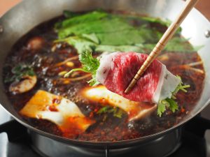 〈食べログ3.5以下のうまい店〉独創的なスープと目利き厳選の肉で虜にさせる個性派鍋料理店！の画像