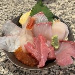 〈New Open News〉ネタがあふれる海鮮丼はコスパ抜群！ 築地場外市場の名物寿司店が新橋に再オープン