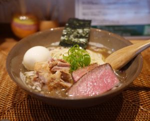 〈New Open News〉夢の中から生まれたラーメンは極ウマ煮干しスープがたまらないおいしさ（東京・自由が丘）の画像
