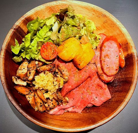 〈秋山具義の今月のNEW麺〉「パレット」という名のカラフルな油そばの画像