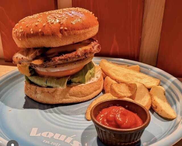 「Louis Hamburger Restaurant」ベーコンチーズバーガー