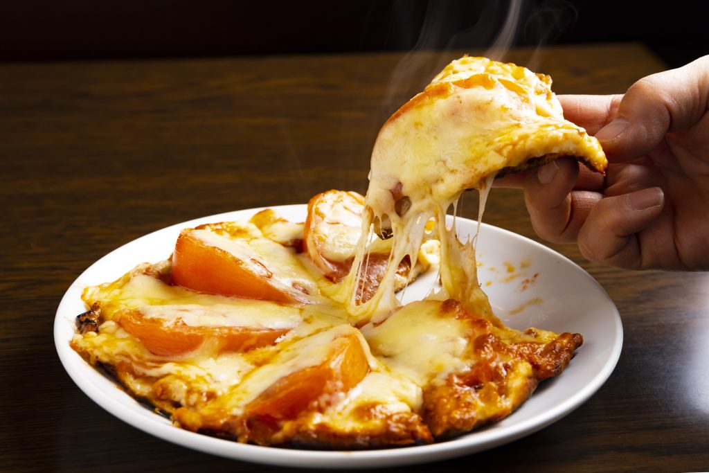 〈食べログ3.5以下のうまい店〉愛されて45年。ピザハウス「アッシャゴ」の昭和なピザにハマるの画像