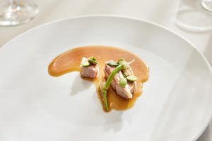 食材の旬を生かす。ラグジュアリーホテルにある繊細で軽やかなフランス料理「SÉZANNE」の画像