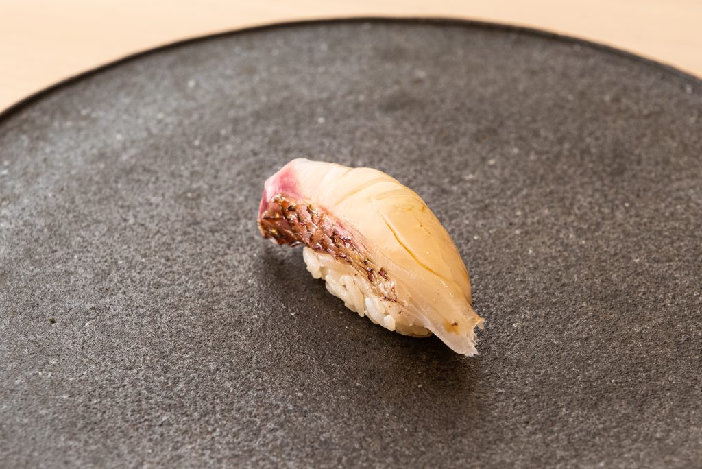 魚が輝けるようにととのえる。百名店にも選ばれた松山の寿司屋「くるますし」の画像