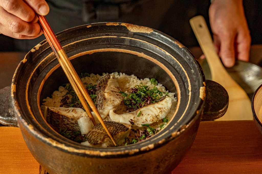 〈食べログ3.5以下のうまい店〉銀座ツウのみぞ知る、土鍋ご飯や天ぷらが絶品の焼酎バーの画像
