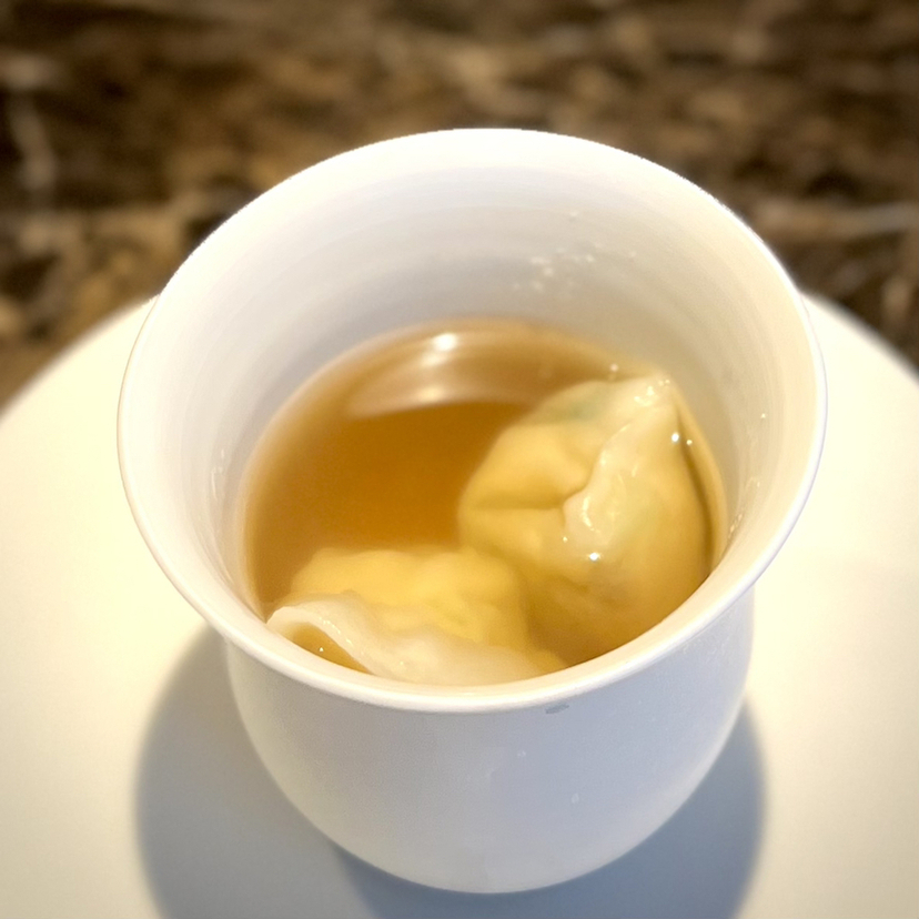 人気インスタグラマーが教える最高の一皿は里浜ガストロノミーの「車海老ラビオリ／コンソメスープ」の画像