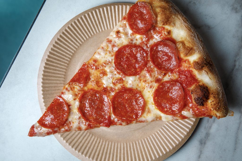 〈食べログ3.5以下のうまい店〉食べ慣れた大人が「うまい！」と唸る、NYスタイルの本格ピザが麻布十番の駅近で楽しめるの画像