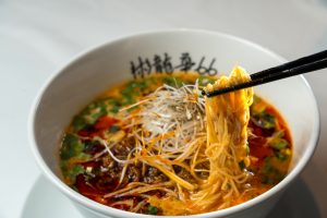 日本一有名な“裏メニュー”が肉のスペシャリストと組んでバージョンアップ！ 並んででも食べたい“冷やし担々麺”に注目！の画像