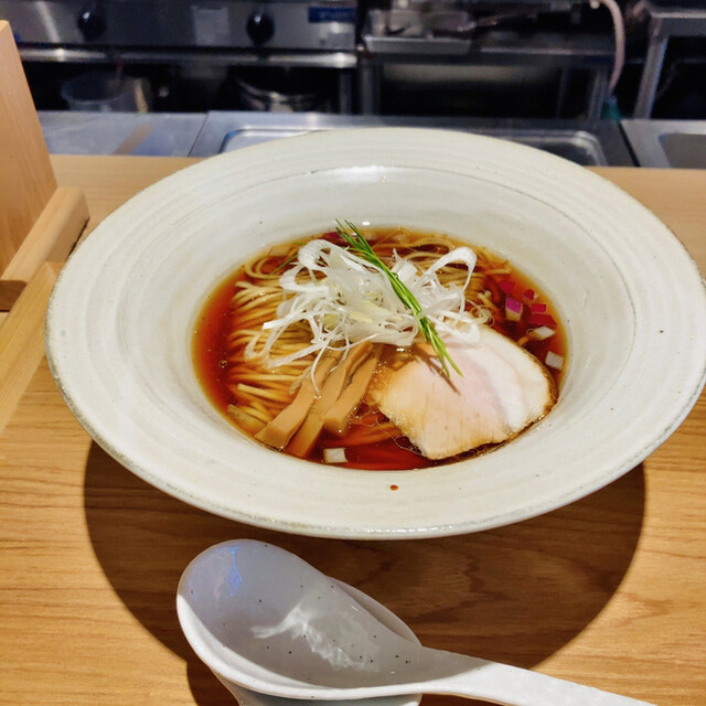 「人類みな麺類」出身店主による、掃湯の製法で作るクリアなスープと、こだわりの自家製麺（大阪・十三）の画像