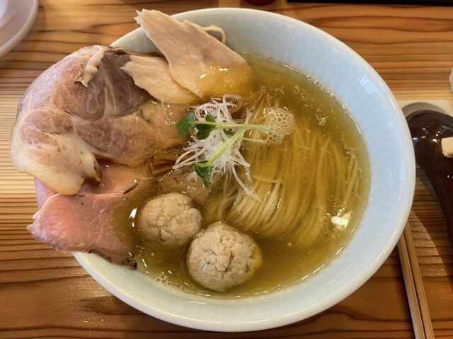 ラーメンフリークをうならせる、化学調味料不使用の繊細なスープとこだわりの自家製麺（東京・高井戸）の画像