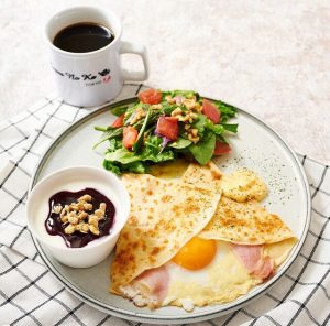 〈極上の朝食〉ハワイ生まれのクレープハウスでいただく、とろ〜り卵の絶品クレープの画像