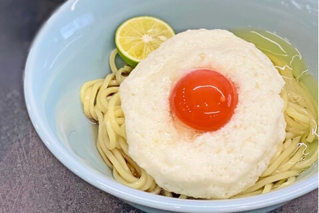 朝食にもおすすめ、サクッと立ち寄れる立ち食いスタイルの卵かけ麺専門店（埼玉・熊谷）の画像