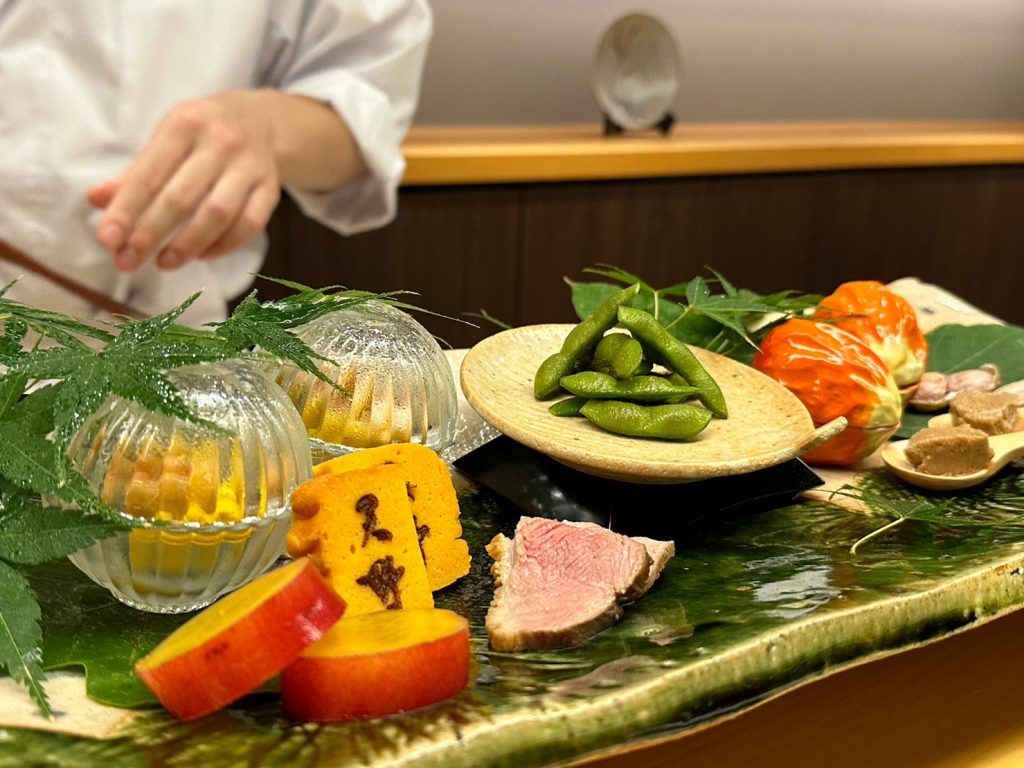 ミシュランの星を獲得した名店出身の料理人が、長年の夢を叶えてオープンした“隠れ家のような日本料理店”（大阪・高槻）の画像