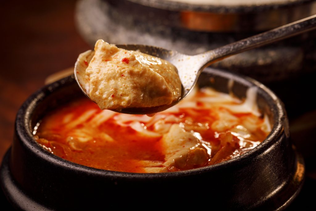 専門店が作る味は別格！ うま辛デビューにおすすめしたい、秘伝のスープにハマる「純豆腐鍋」の画像