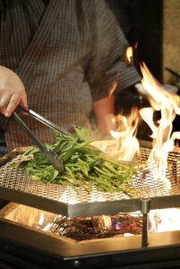 オープン間もなく予約困難店に。薪焼きの日本料理を楽しめる唯一無二の名店（東京・赤坂見附）の画像