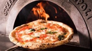 ピザの名店「ナプレ」が関西初進出。薪窯で焼き上げる本物のナポリピッツァ（京都・祇園四条）の画像
