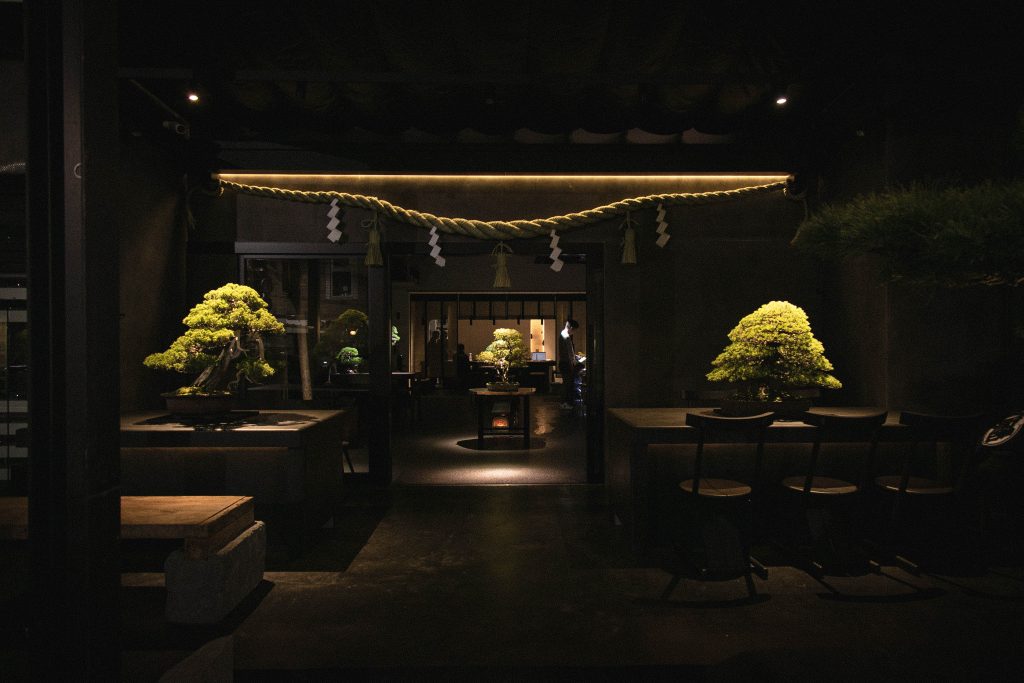 日本文化を体感できる特別な空間で、盆栽・お菓子・お茶・骨董を楽しむ（東京・表参道）の画像