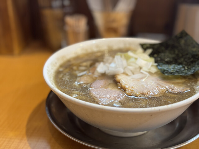 札幌の人気店が東京で挑戦！ ぶりんぶりんな手揉み太麺とガッツリ系煮干しスープにハマる人続出（東京・九段下）の画像