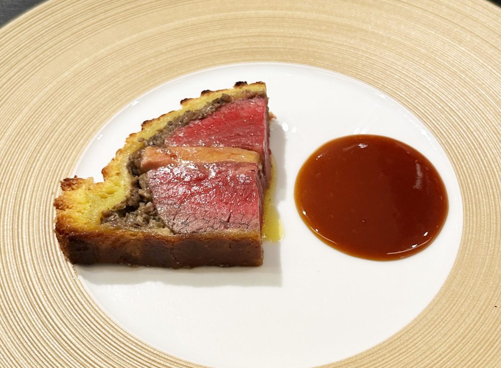 人気インスタグラマーが教える最高の一皿は、たまらない組み合わせに悶絶！「松阪牛フィレ肉とフォアグラのパイ包み焼“ウェリントン”」の画像