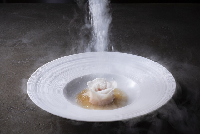 郷土料理の「おきりこみ」を冷製にリメイクした一皿「OKIRIKOMI」