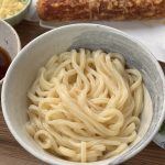 〈秋山具義の今月のNEW麺〉東京では珍しい、カリカリの焼き竹輪天も絶品！ 本場仕込みの讃岐うどん店がオープン