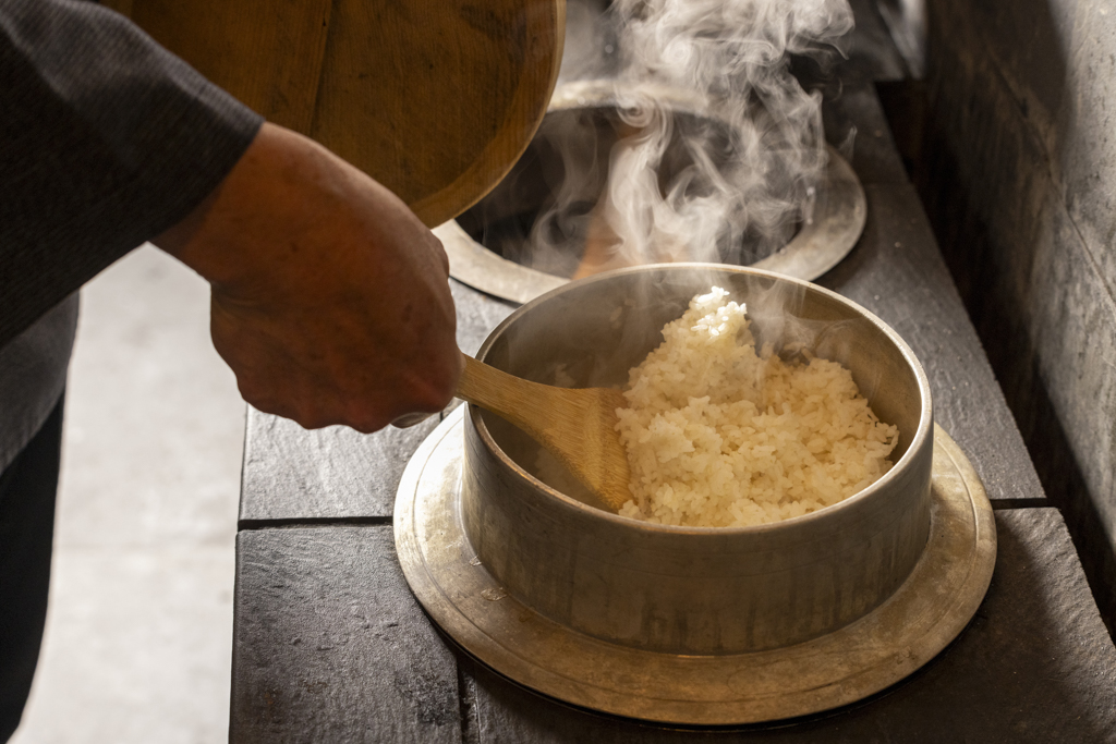 〈食べログ3.5以下のうまい店〉名物は「羽釜ご飯」。麻布台で17年間愛され続ける、看板のない日本料理店の秘訣の画像
