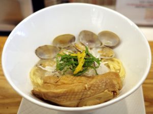 パスタ小麦を使ったモチモチ麺がヤミツキ！ ラーメンでもパスタでもない新感覚の「ラパス」とは（大阪・堺筋本町）の画像