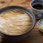 関西讃岐うどん界の雄が作る、冷かけうどん×つけ出汁の新スタイル。キンキンに冷えた「ひやし」を大阪・難波で味わって！